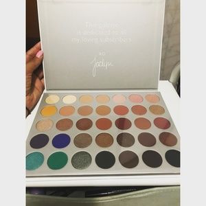 Eyeshadow palette morphe